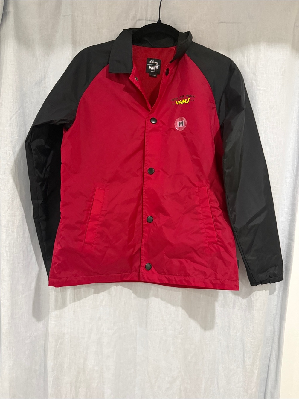 Vans Two-Tone Red and Black rain jacket/Windbreaker Jacket. Children ‘s Medium.